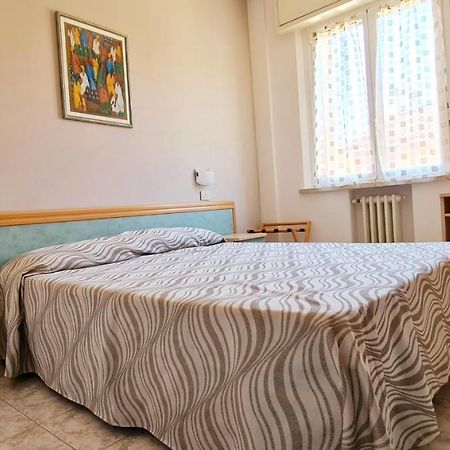 Hotel Bellerofonte Римини Екстериор снимка