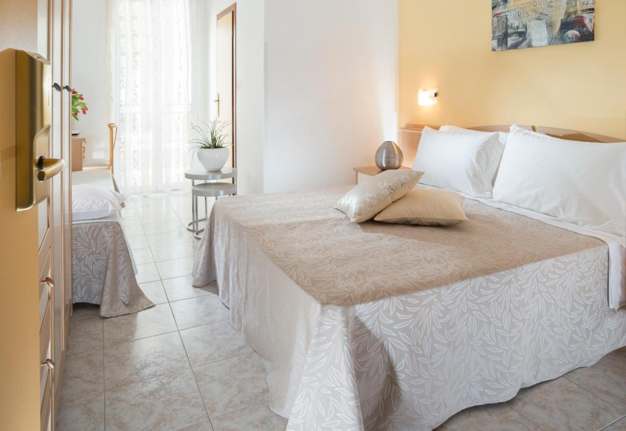 Hotel Bellerofonte Римини Екстериор снимка