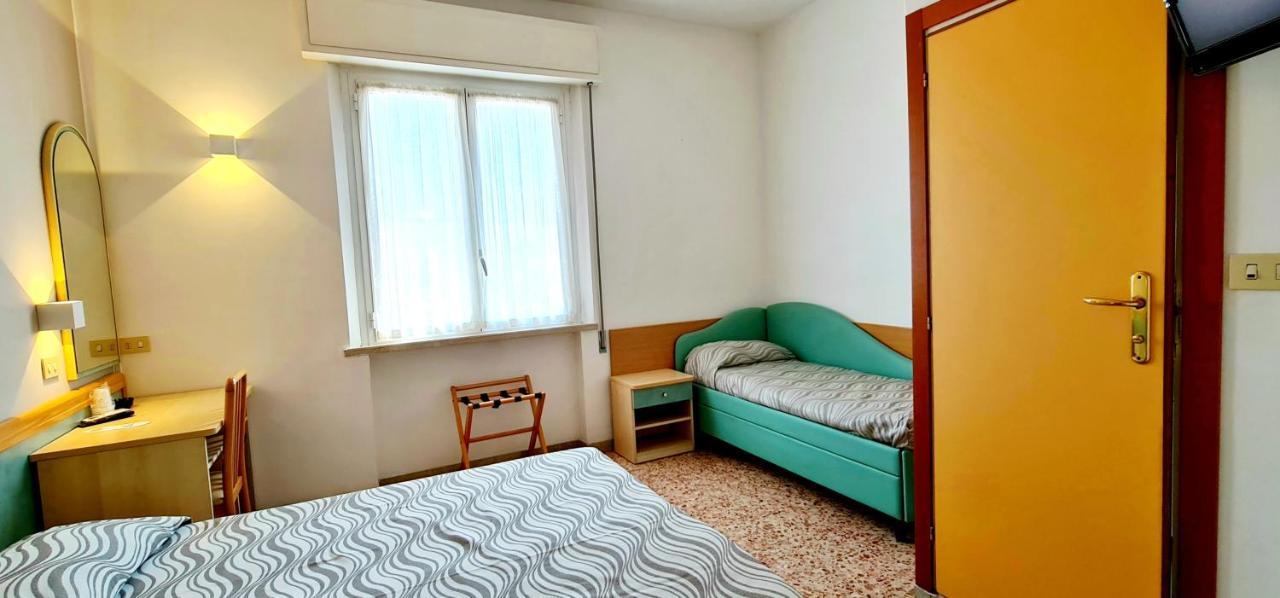Hotel Bellerofonte Римини Екстериор снимка