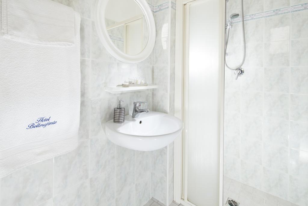 Hotel Bellerofonte Римини Екстериор снимка